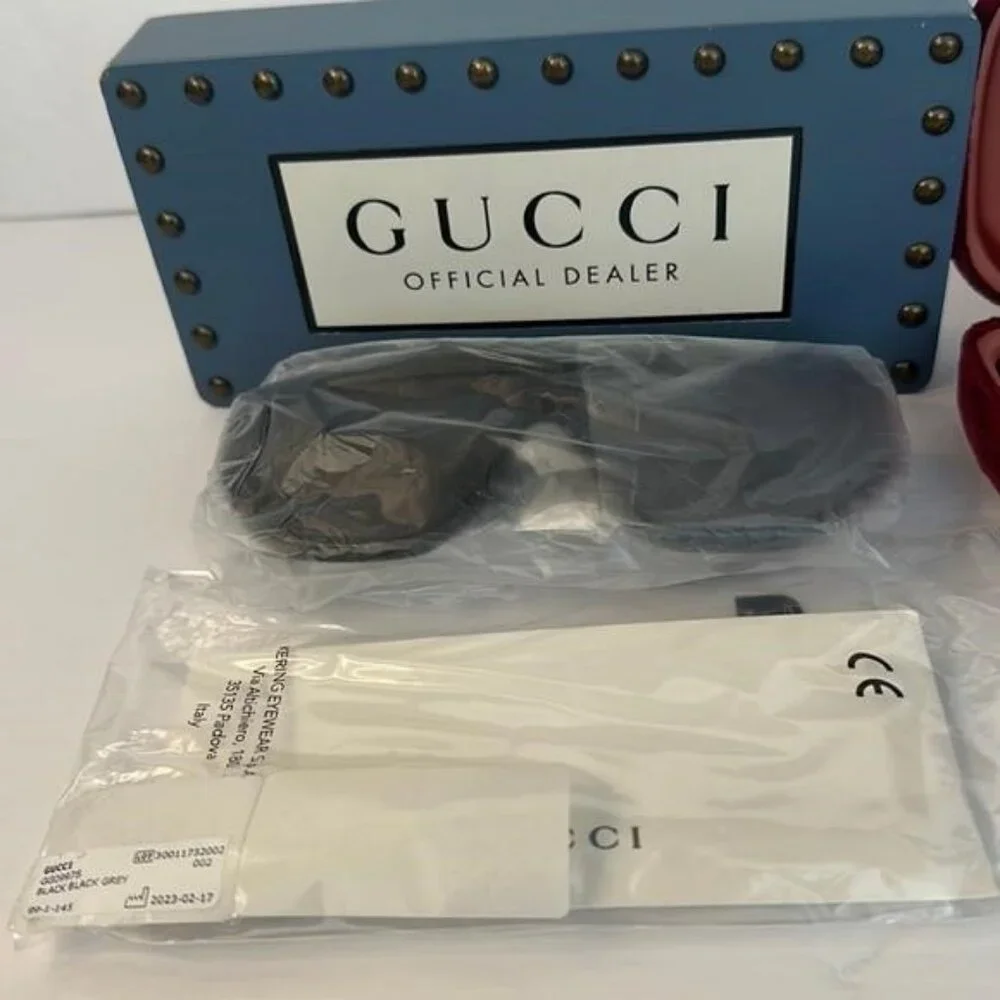 New Authentic- GUCCI Grey Shield Unisex Sunglasses\nGG0997S 002